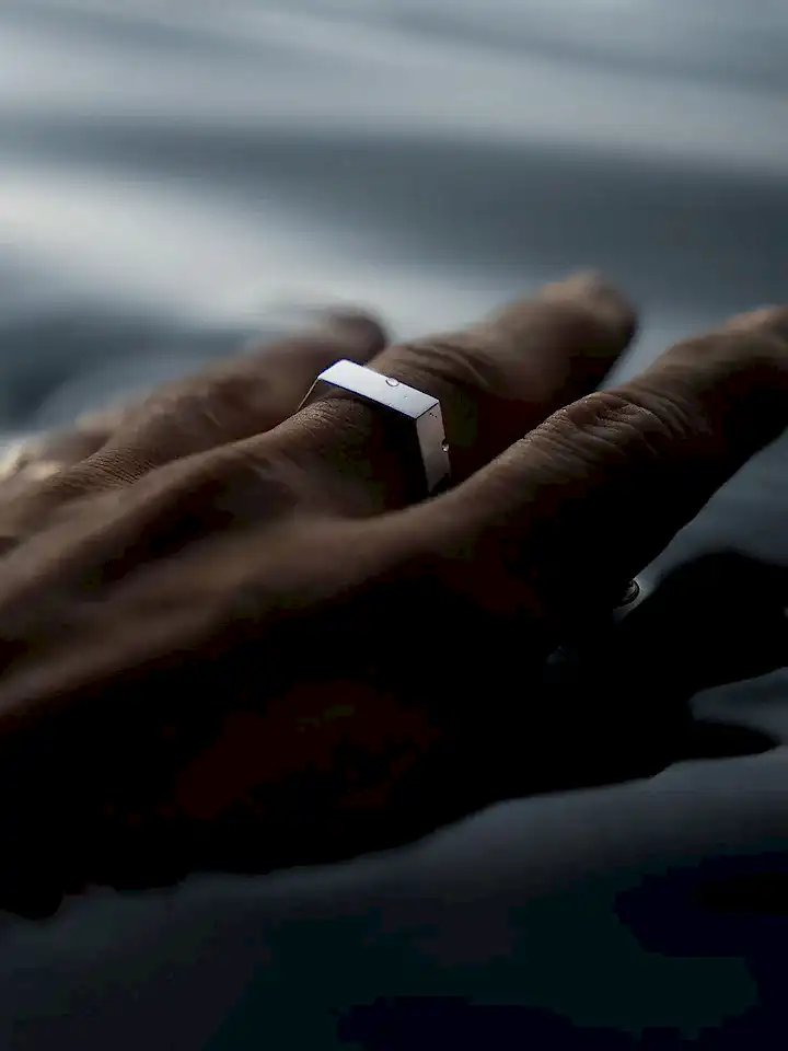 UNISIZE SIGNET RING IN SILVER