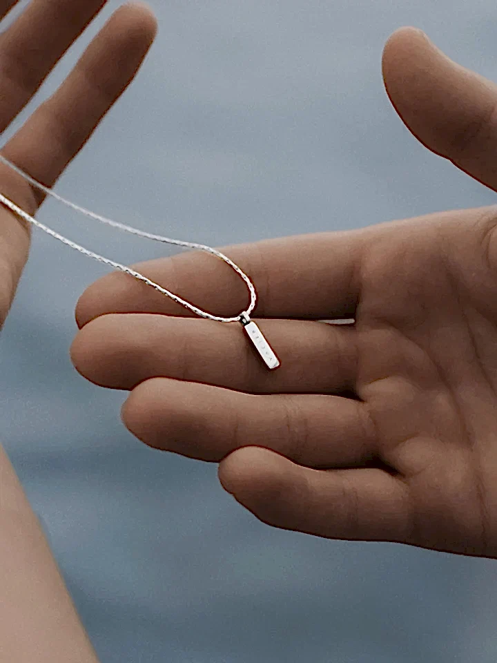 WIRE PENDANT NECKLACE